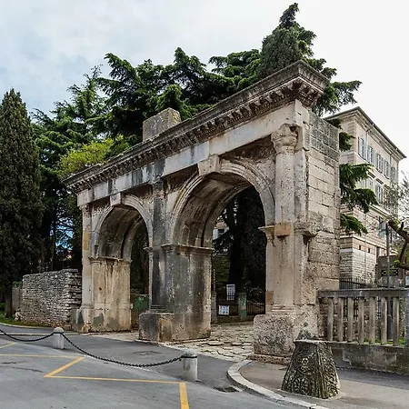 Appartement Ana With Amazing View Pula