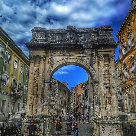 Ana With Amazing View Appartement Pula